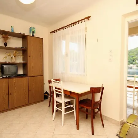 Holiday home Secluded Fisherman's Cove Stoncica, Vis - 8894
